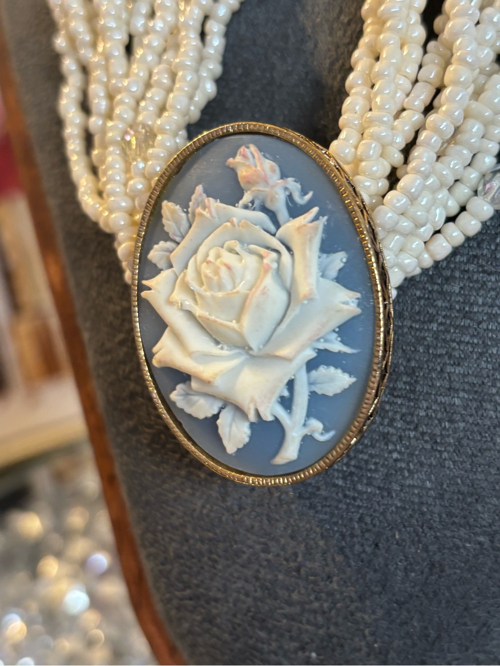 Avon vintage multi-strand seed bead and rose cameo necklace - Picture 5 of 12